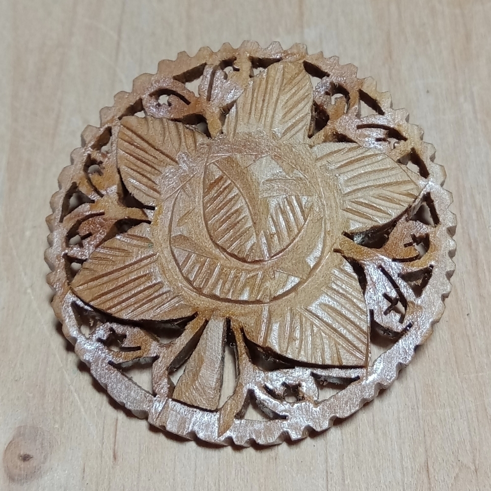 👍 5 for $20 vintage Olive Wood carved flower brooch pin